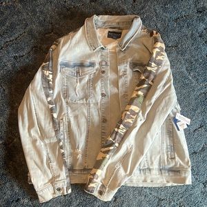 XXL Jean jacket with Camo detailing